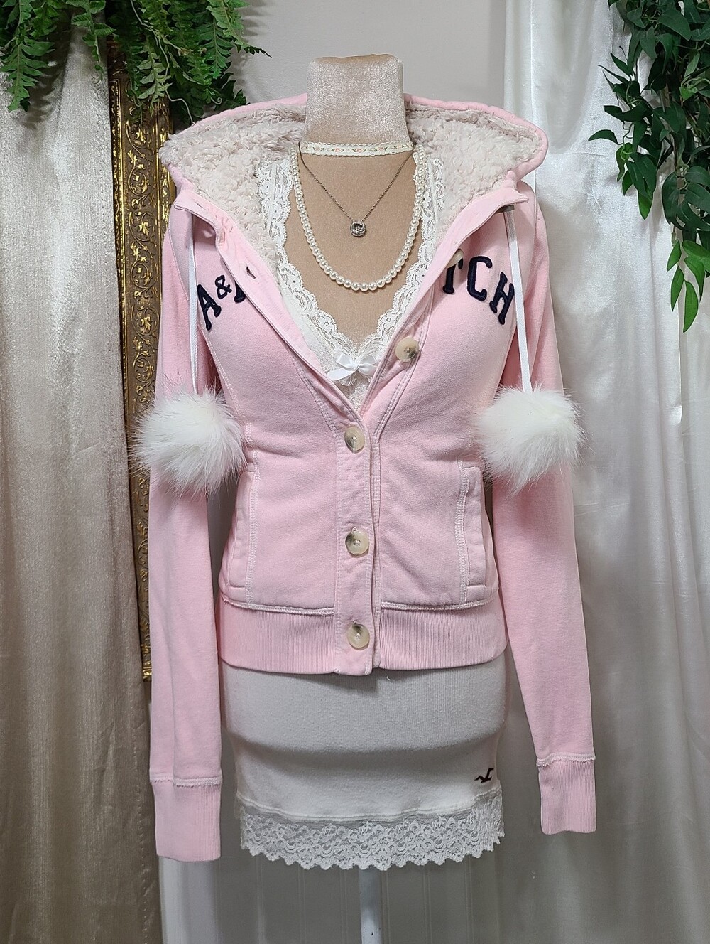 ♡ Y2K ♡ Abercrombie Baby Pink Sherpa Lined Hoodie W/ Faux Fur Pompoms Jacket